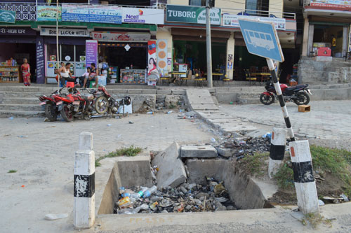 सिन्धुलीको खुर्कोट बजार फोहोरले अस्तव्यस्त