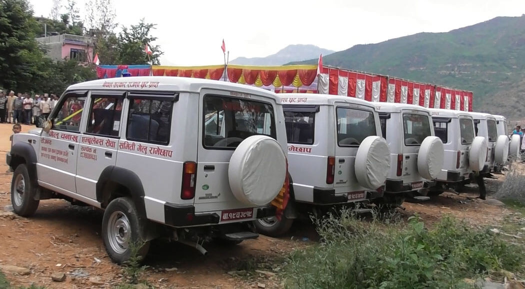 शेरबहादुर स्मृति प्रतिष्ठानले रामेछापमा दियो ६ वटा एम्बुलेन्स