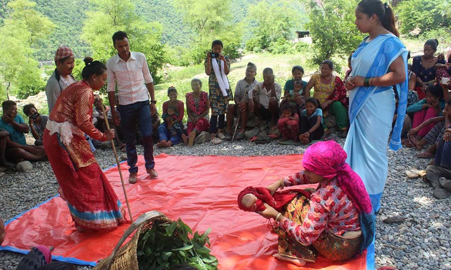 स्तनपान सप्ताहमा सडक नाटक