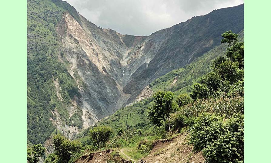 गैराथोक र अर्चले घ्याप्चे पहिरोको उच्च जोखिममा