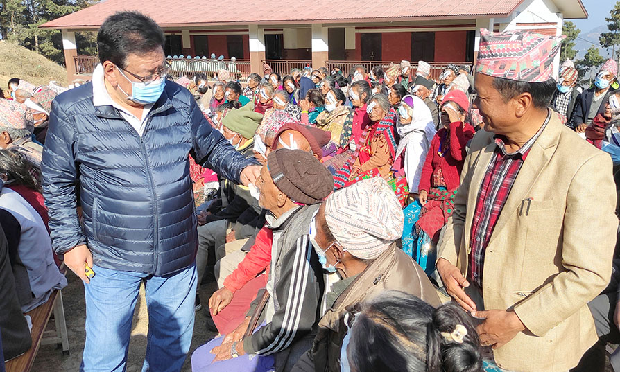 जसले पुनः आँखाको ज्योति पाए, भन्छन् सन्दुक हाम्रो भगवान