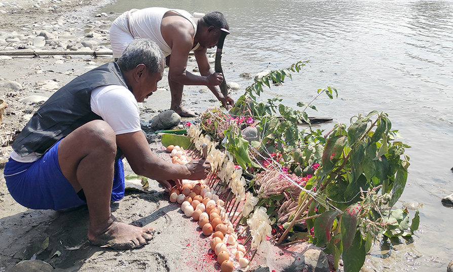 कुनैपनि बिनाश नगरोस् भन्दै नदी पुजा